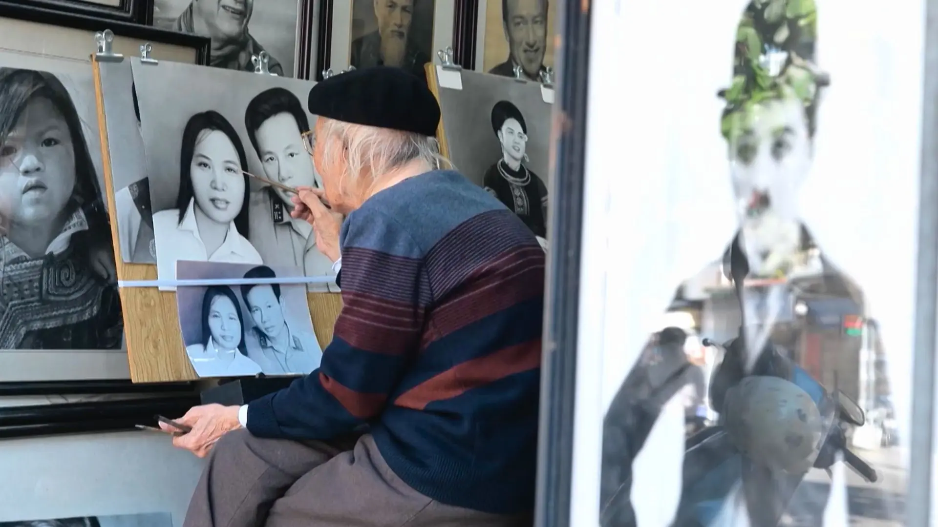 Những nghệ nhân truyền thần của phố cổ | Người Hà Nội | 30/11/2025